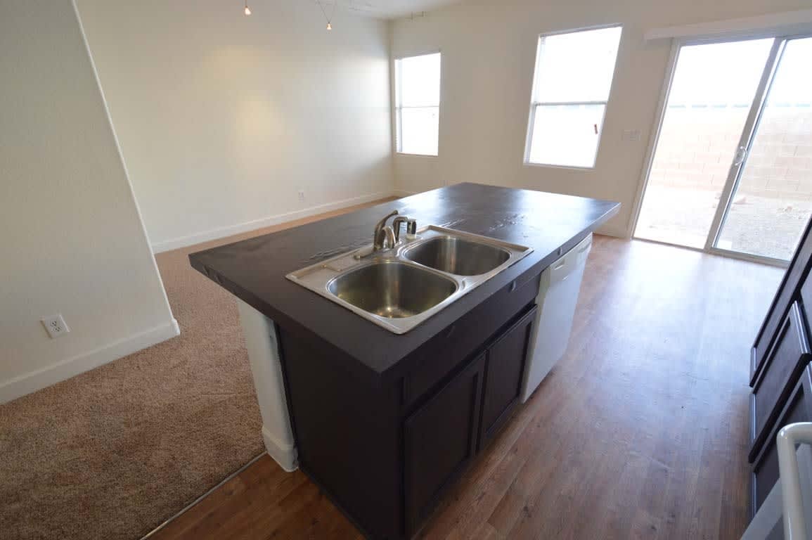 Spacious 3 Bedroom Henderson Home With Dual Garages – photo 5