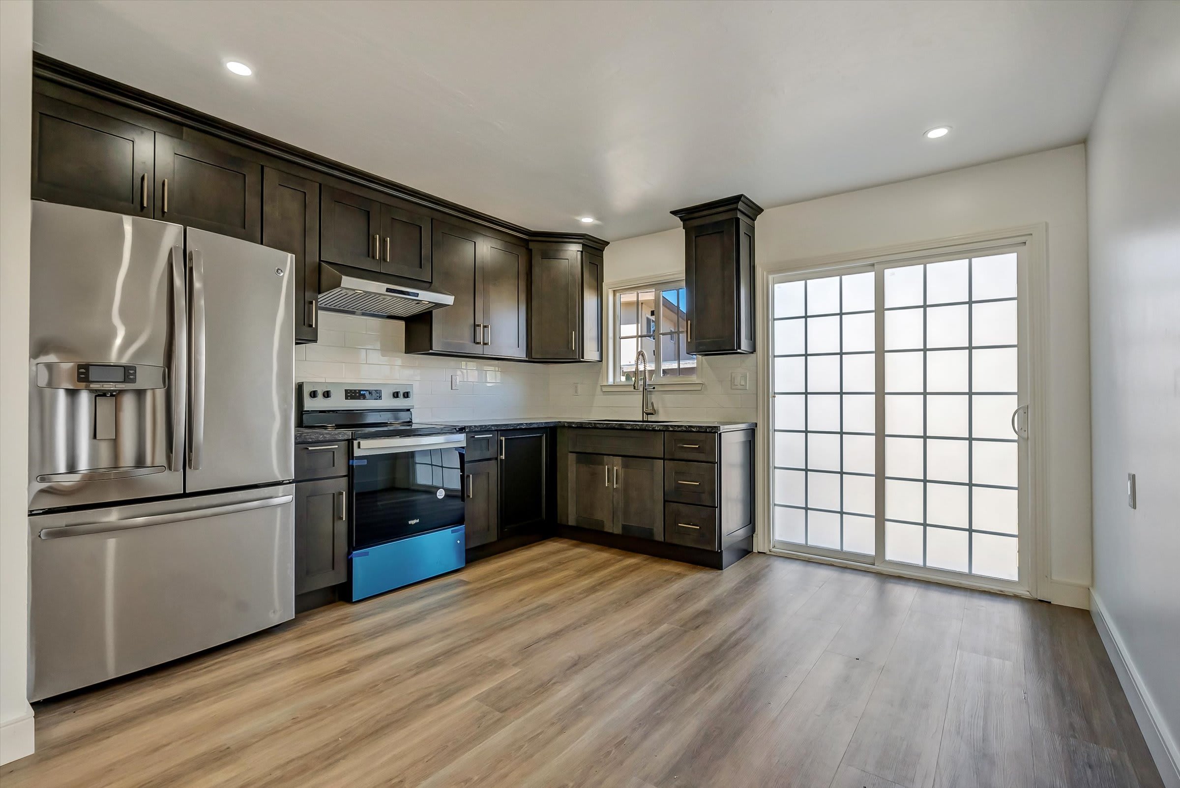 568 Simon Street – photo 5