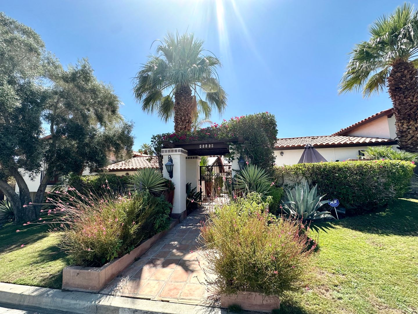 COMING SOON!! Charming FURNISHED 2 Bed 2 Bath Condo in Palm Desert close to El Paseo! – photo 2