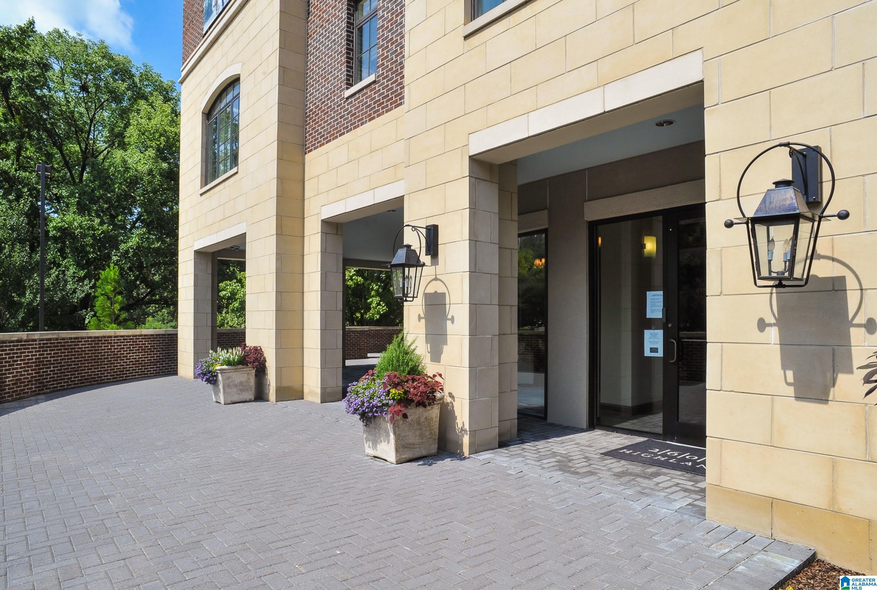 2600 HIGHLAND AVENUE – photo 3
