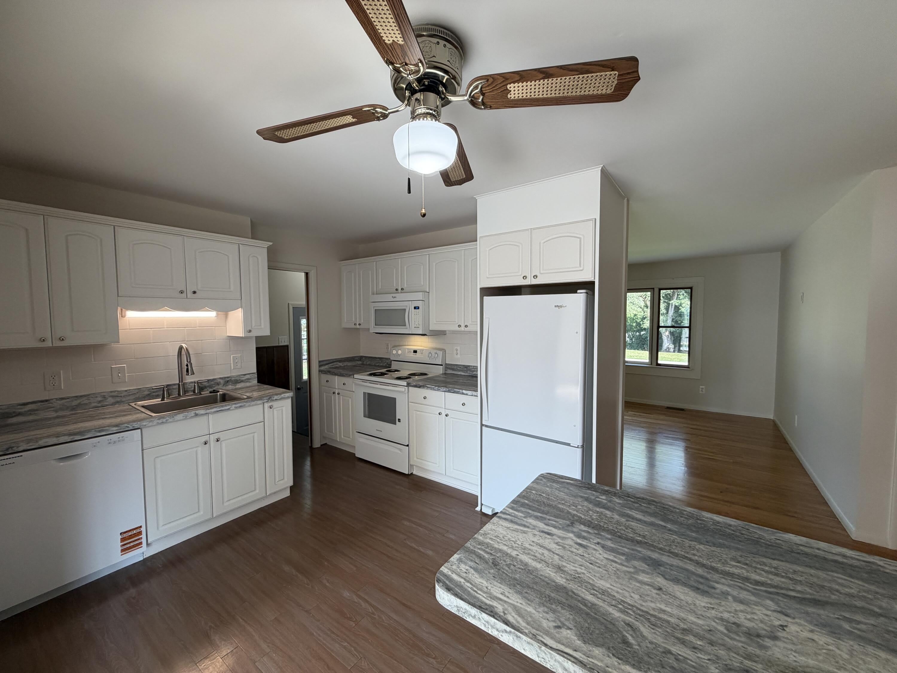3652 Inverness Street – photo 5