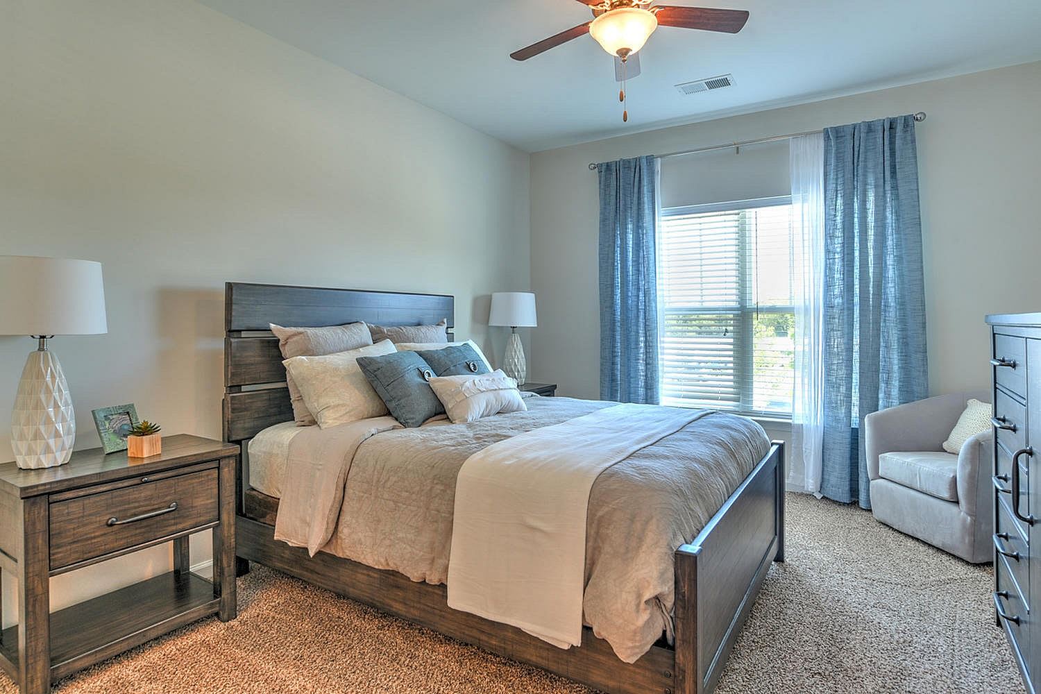 10 Newbridge Apartments – photo 5