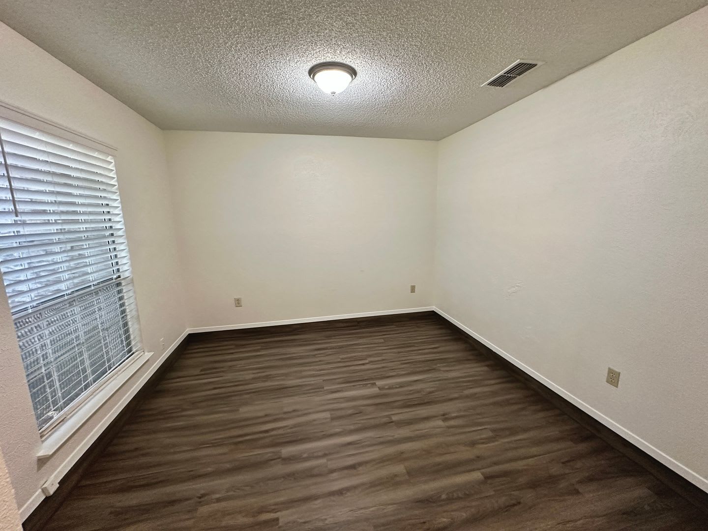 Charming 3BR Home with Study, 2-Car Garage & Private Backyard – photo 3