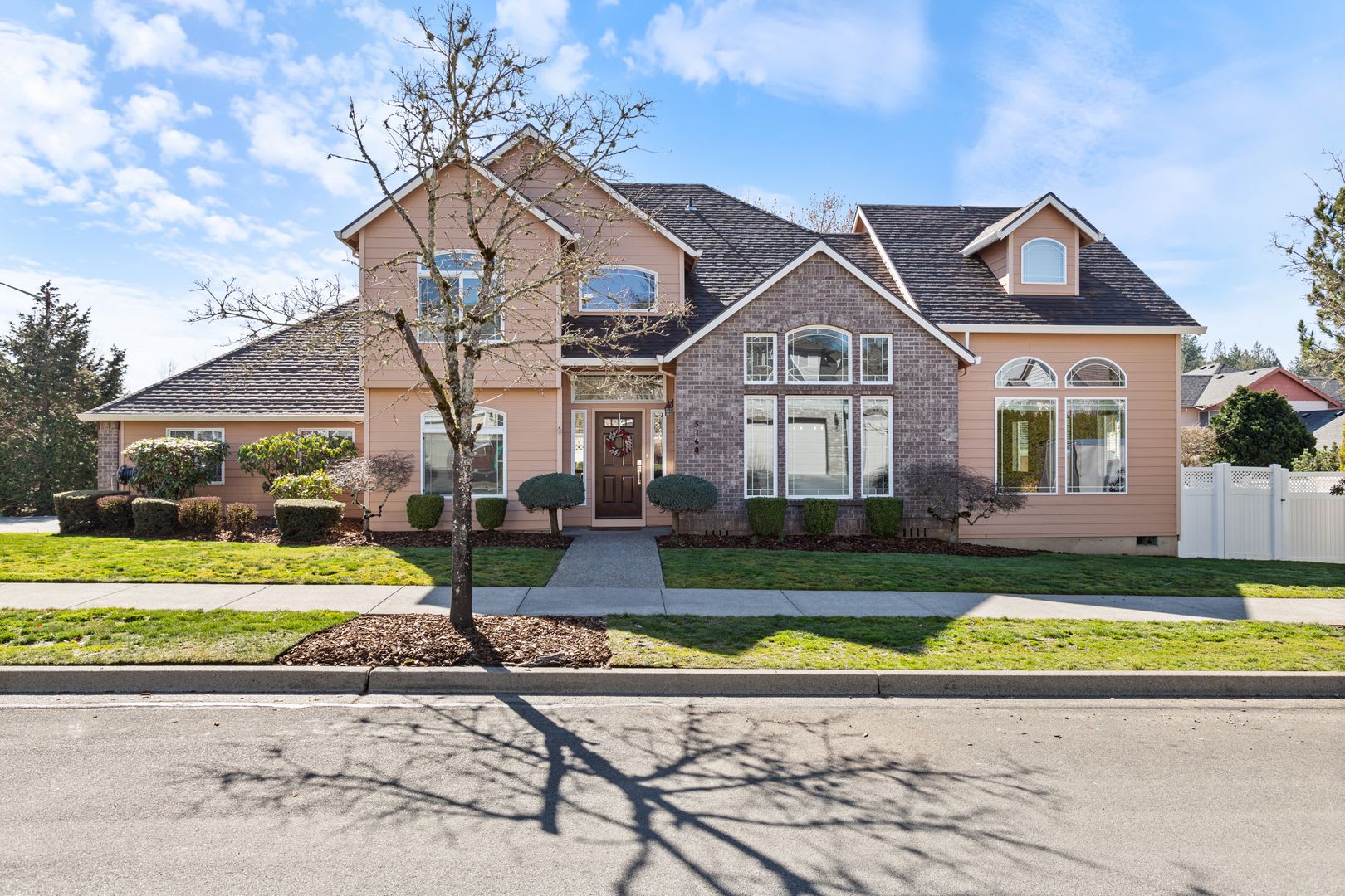Stunning Se Gresham Home W Huge Bonus Room – photo 1