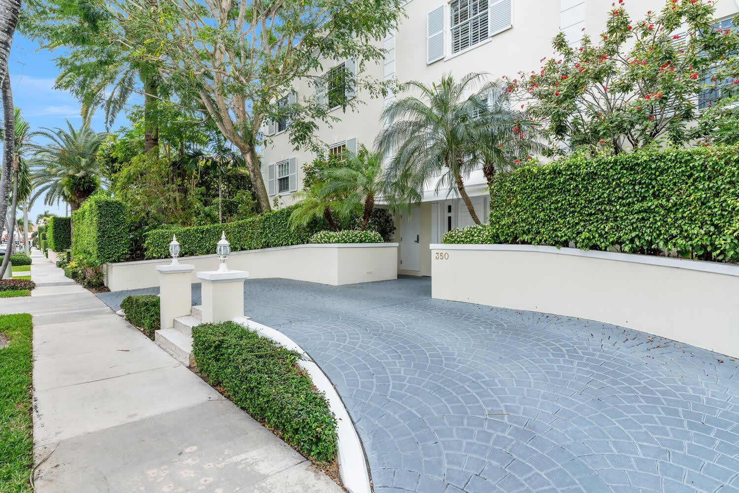 350 Cocoanut Row – photo 2