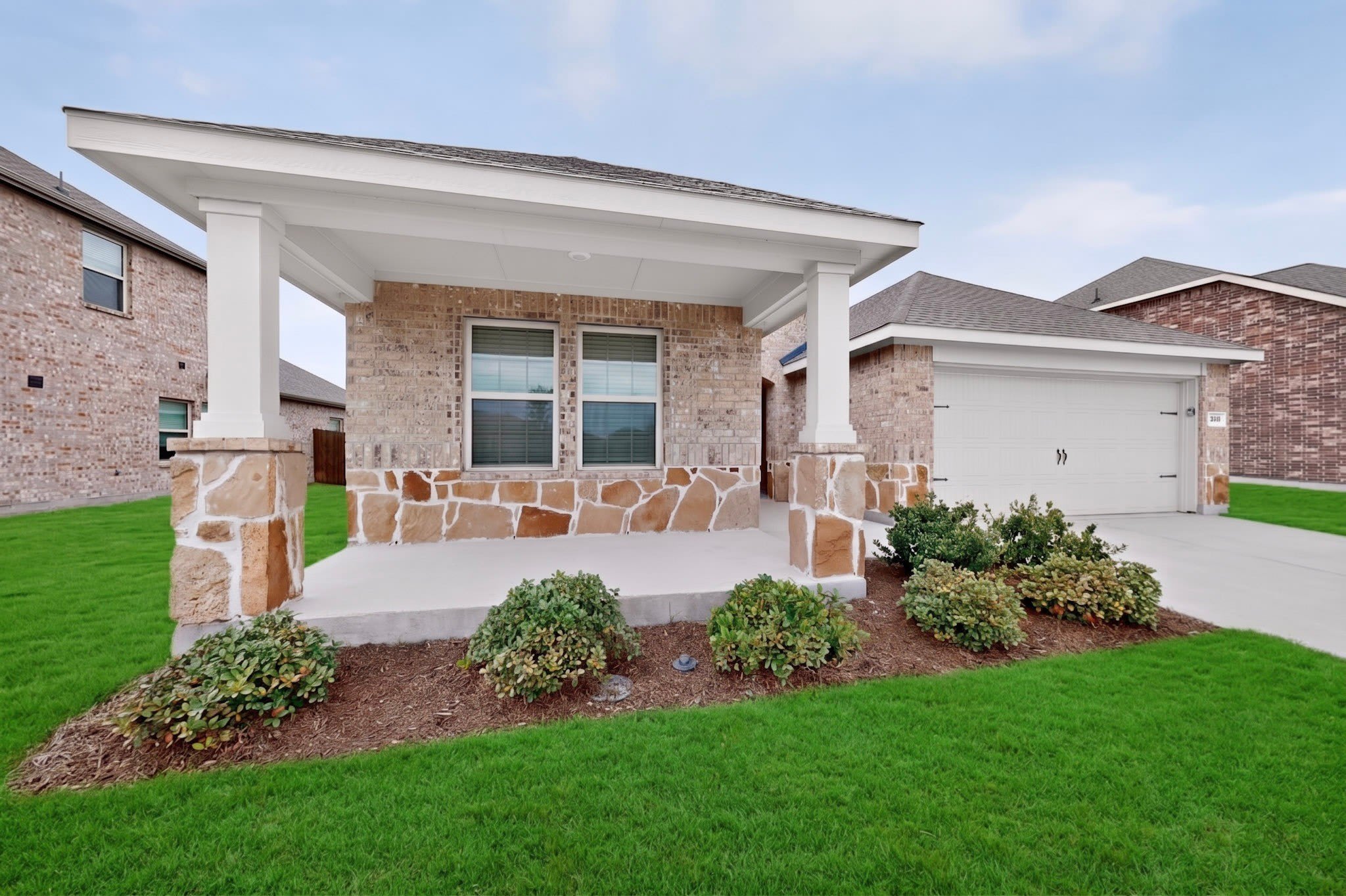 212 Goldfinch Drive – photo 2