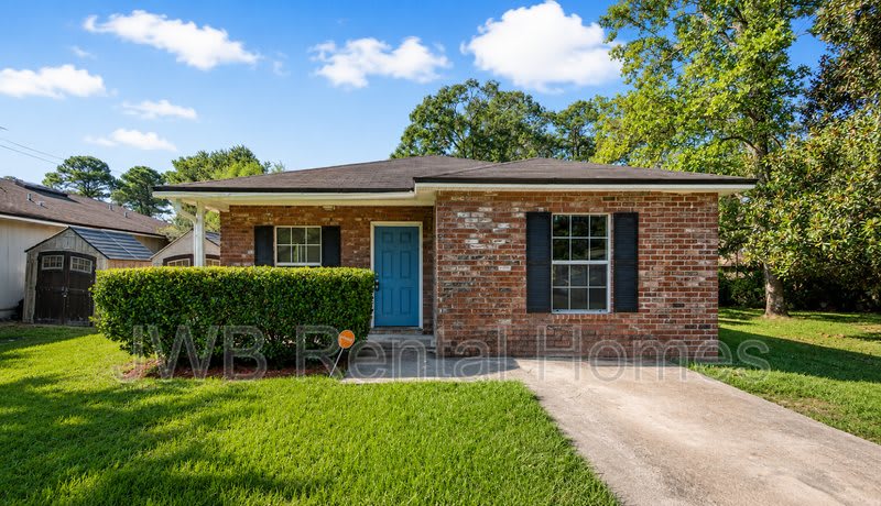 8410 Maple St – photo 1