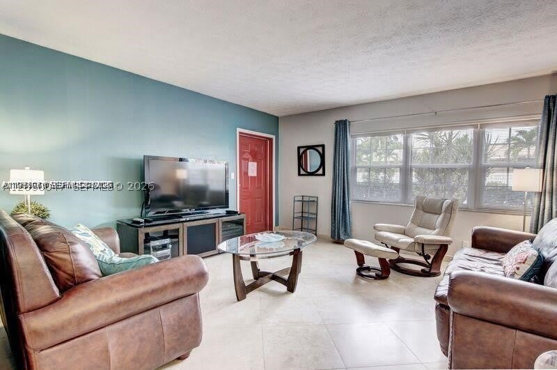 221 SE 9th Ave – photo 2
