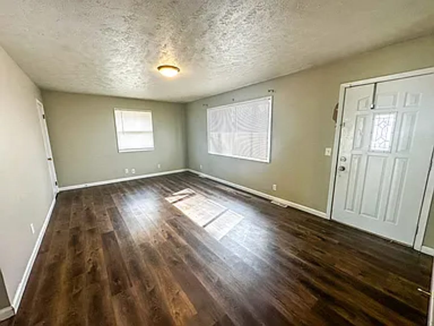 5611 S 113Th St 4 Bed 2 Bath In Millard School District Updated Kitchen Drive Under 2 Car Garage Finished Basement – photo 5