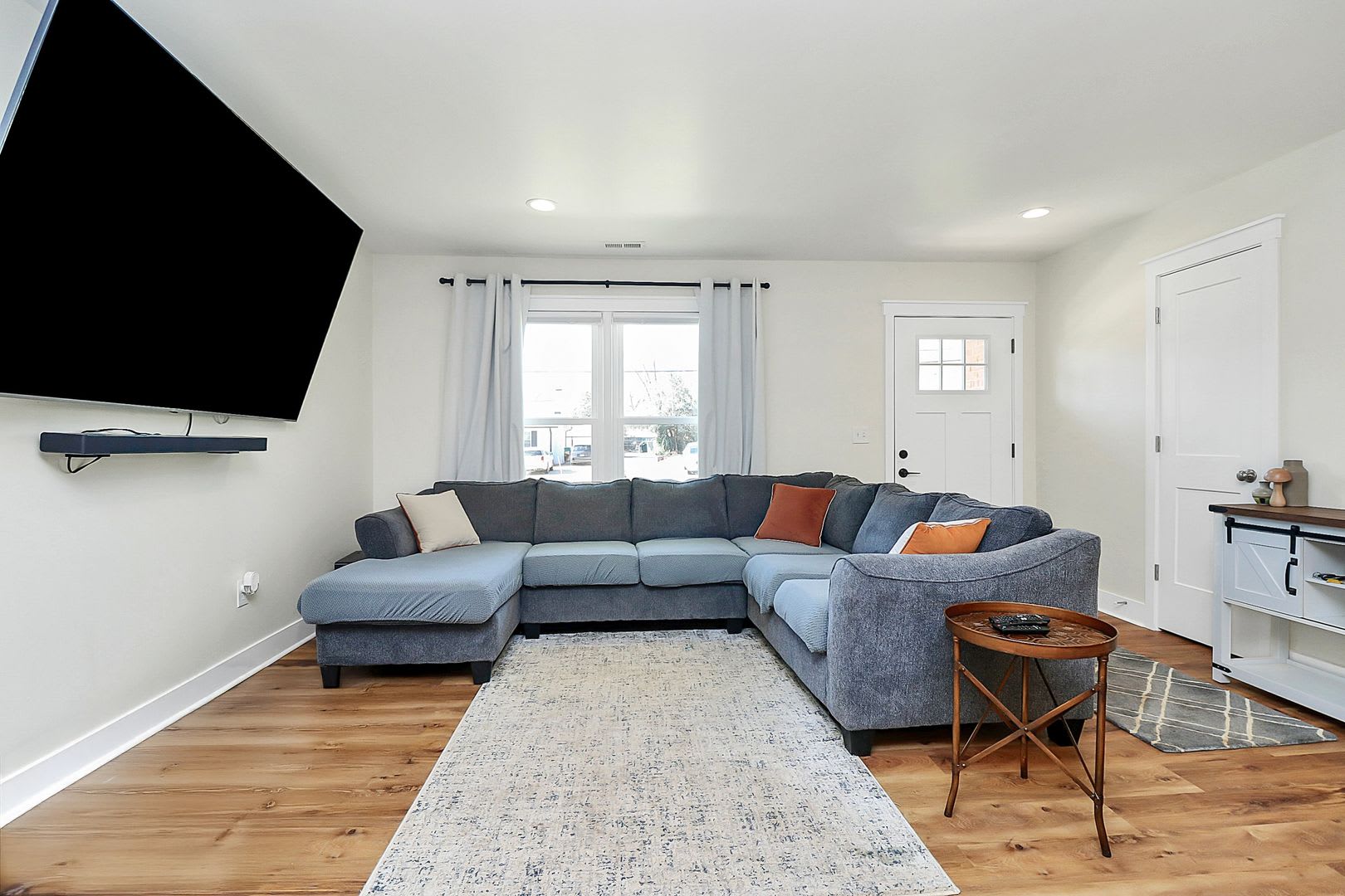 Fully Updated & Furnished Gem in the Heart of Starmount! – photo 3