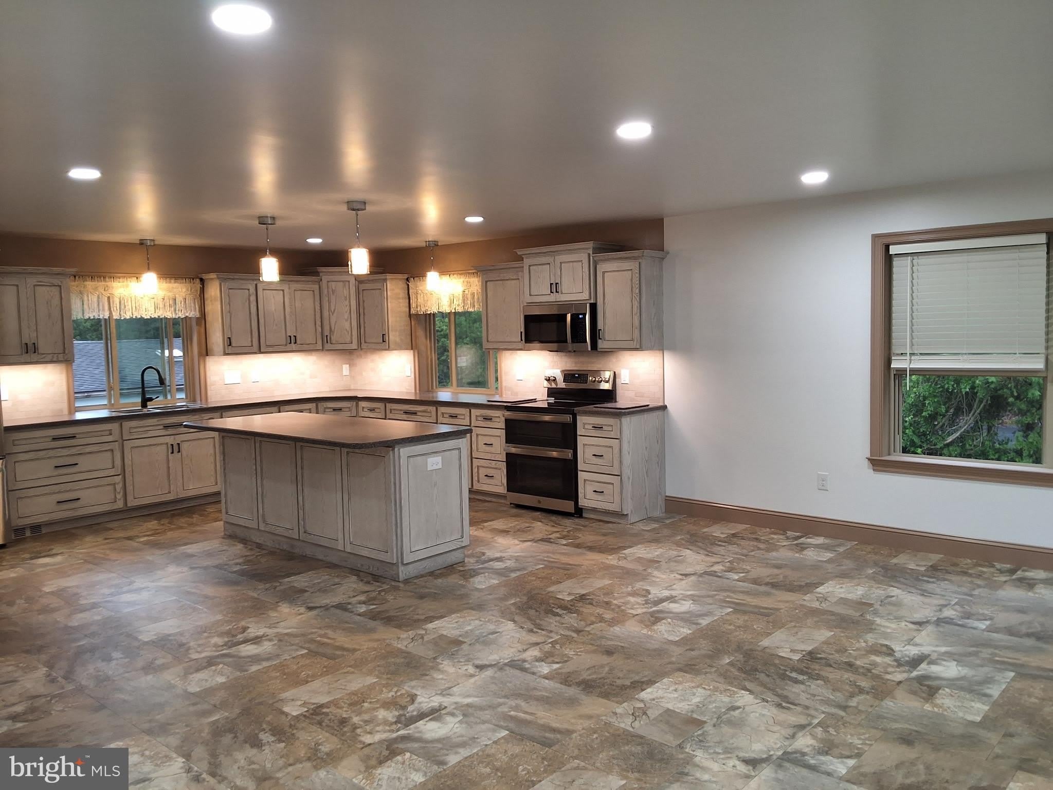 1689 READING Road – photo 4