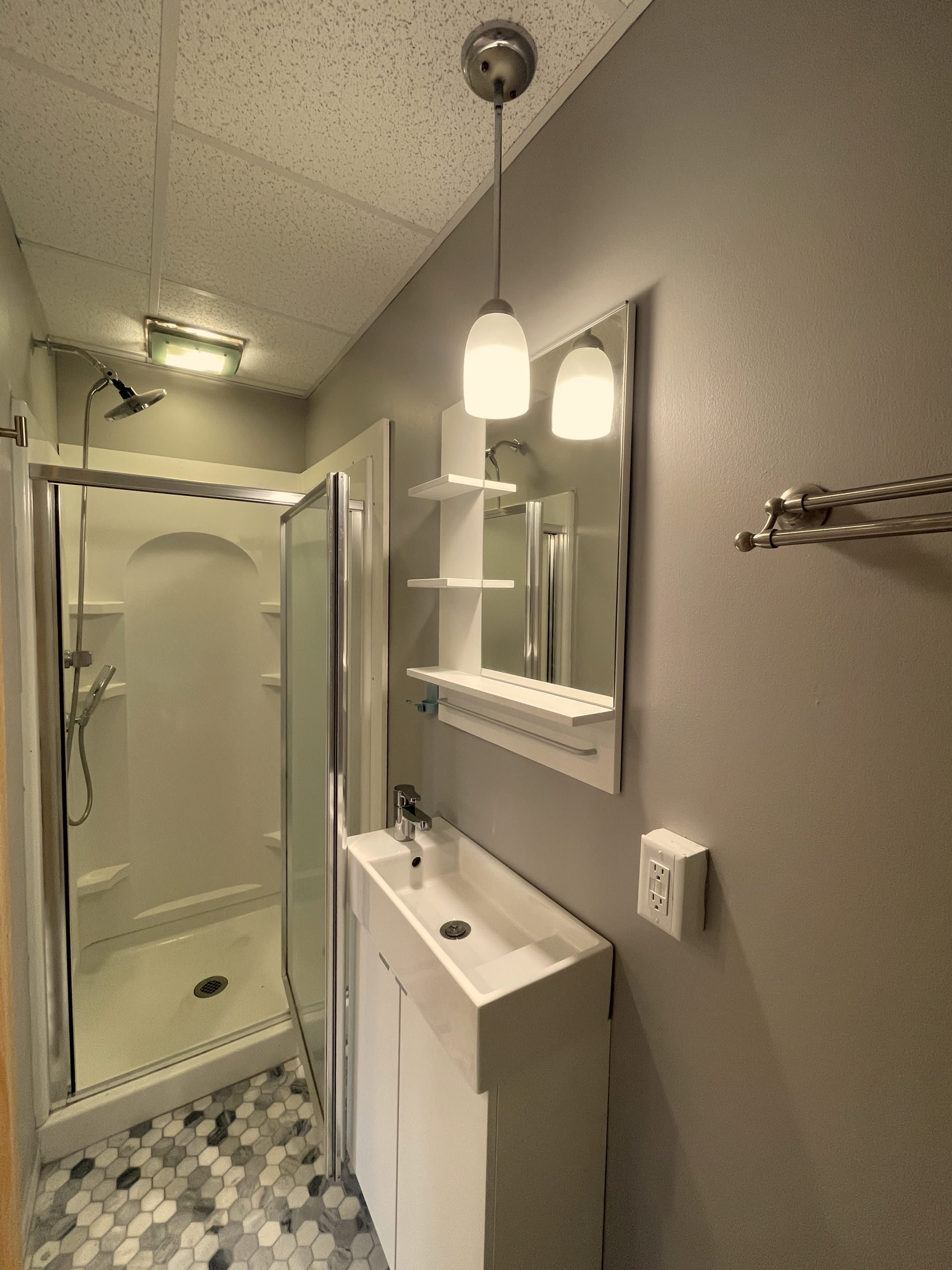 208 W Broadway – photo 5