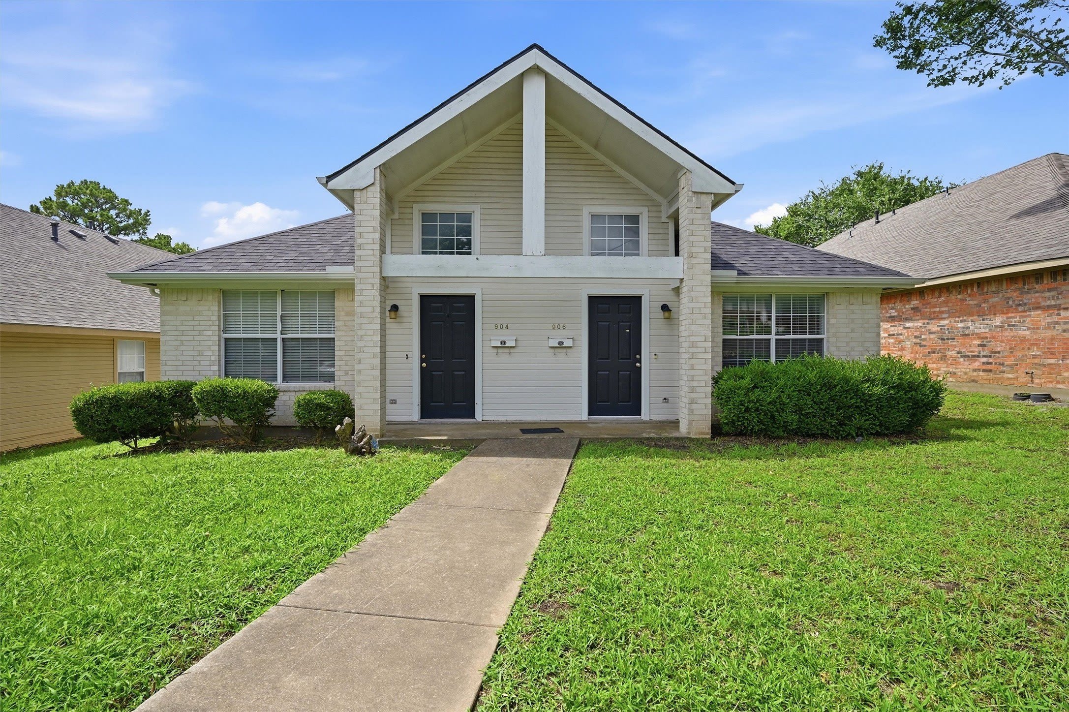 906 W Houston Street – photo 2