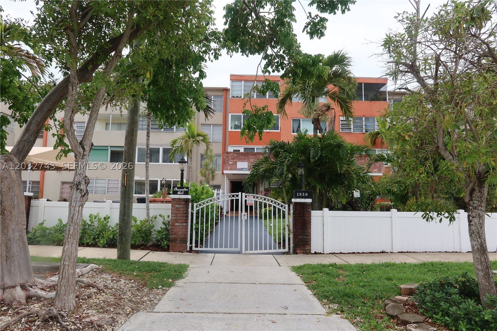 1850 NE 169th St – photo 1