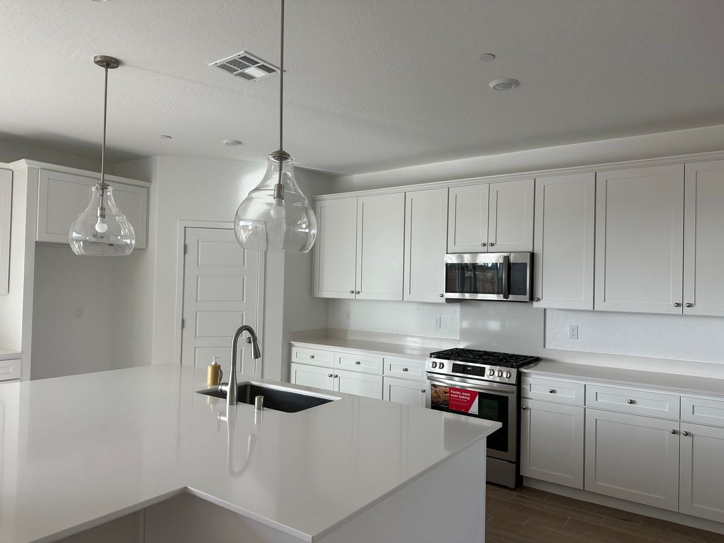 Brand New Home In Desirable Neighborhood – photo 3