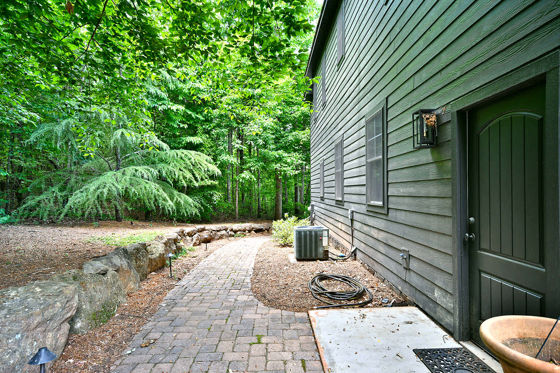101 North Henderson Road – photo 3