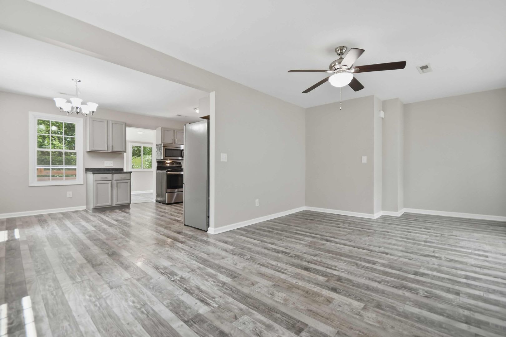 Pet Friendly Three Bedroom! – photo 3