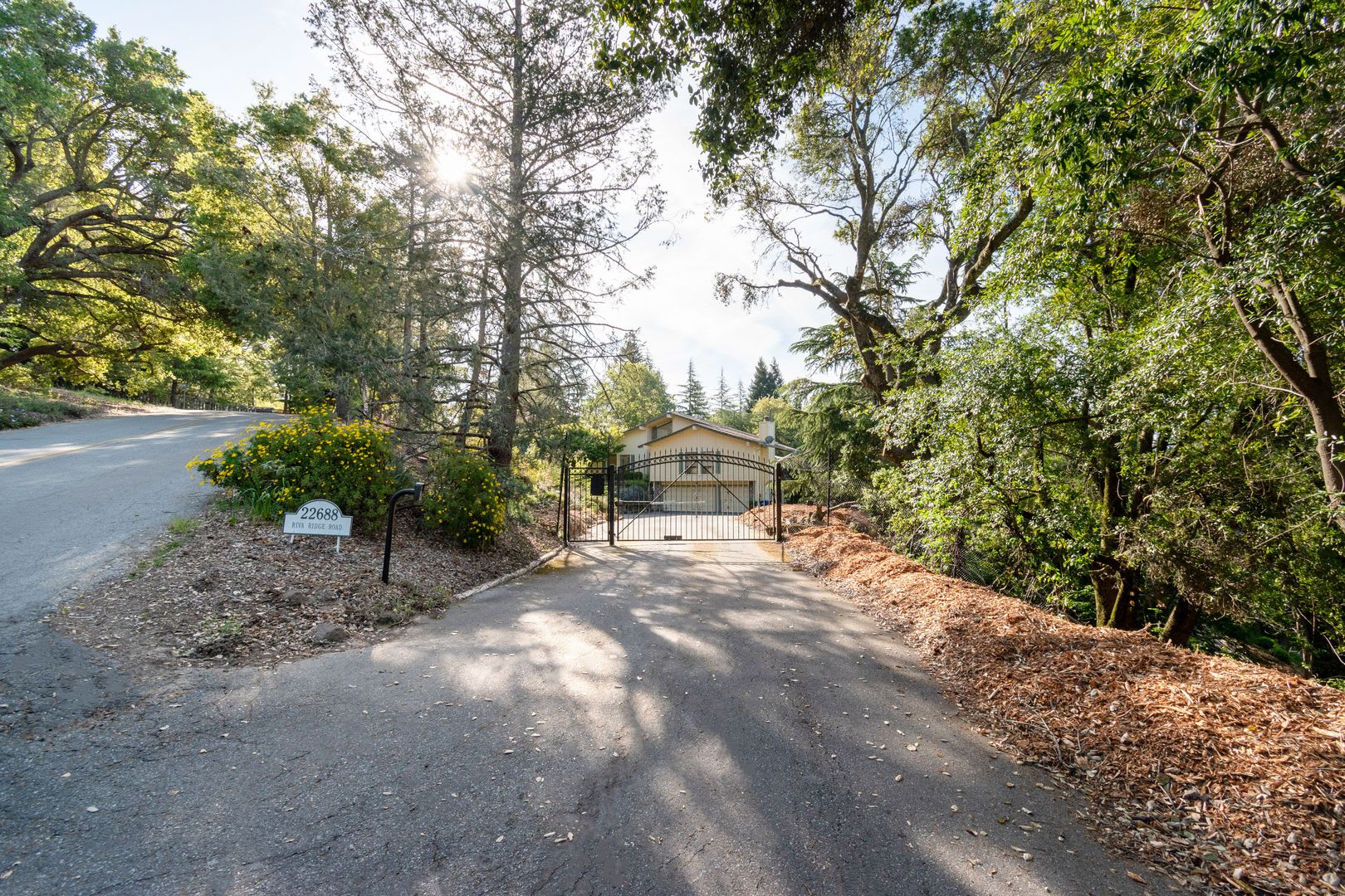 Los Gatos Mountain Living At Its Best Gated 1 Acre Lot Spacious 5 Bedroom House Pool – photo 2