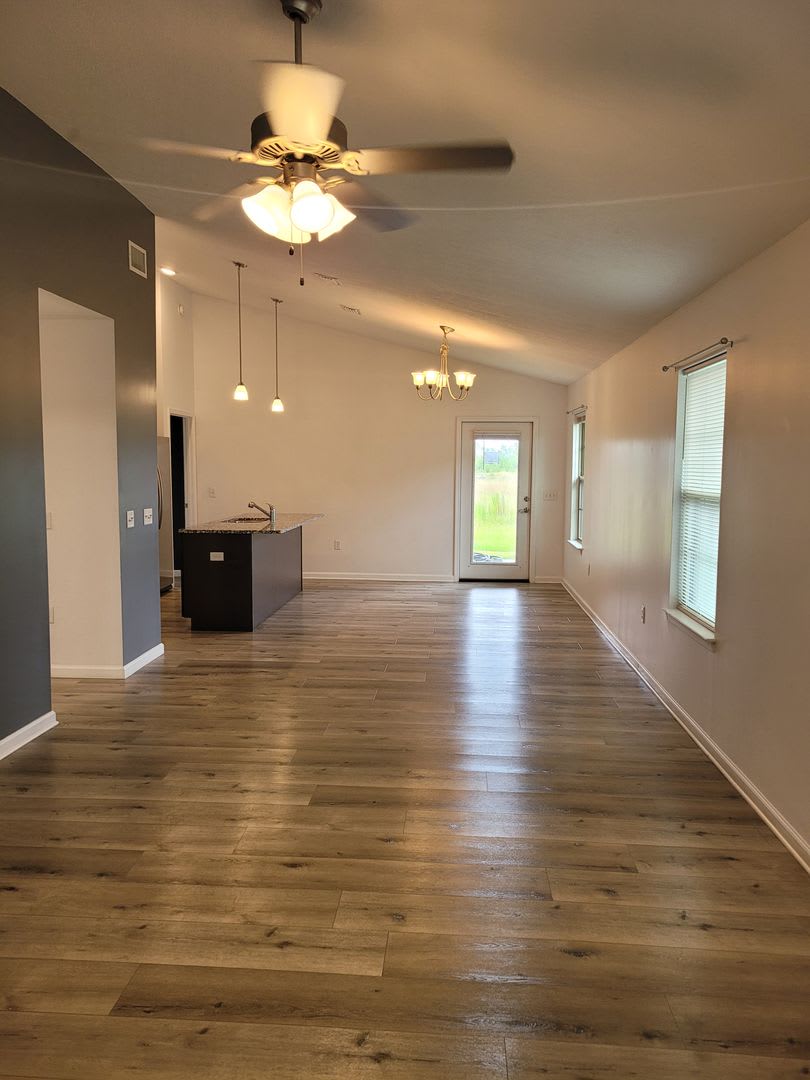 Ten Acre Terrace 3 bedroom 2 bath home w/2 car garage – photo 4