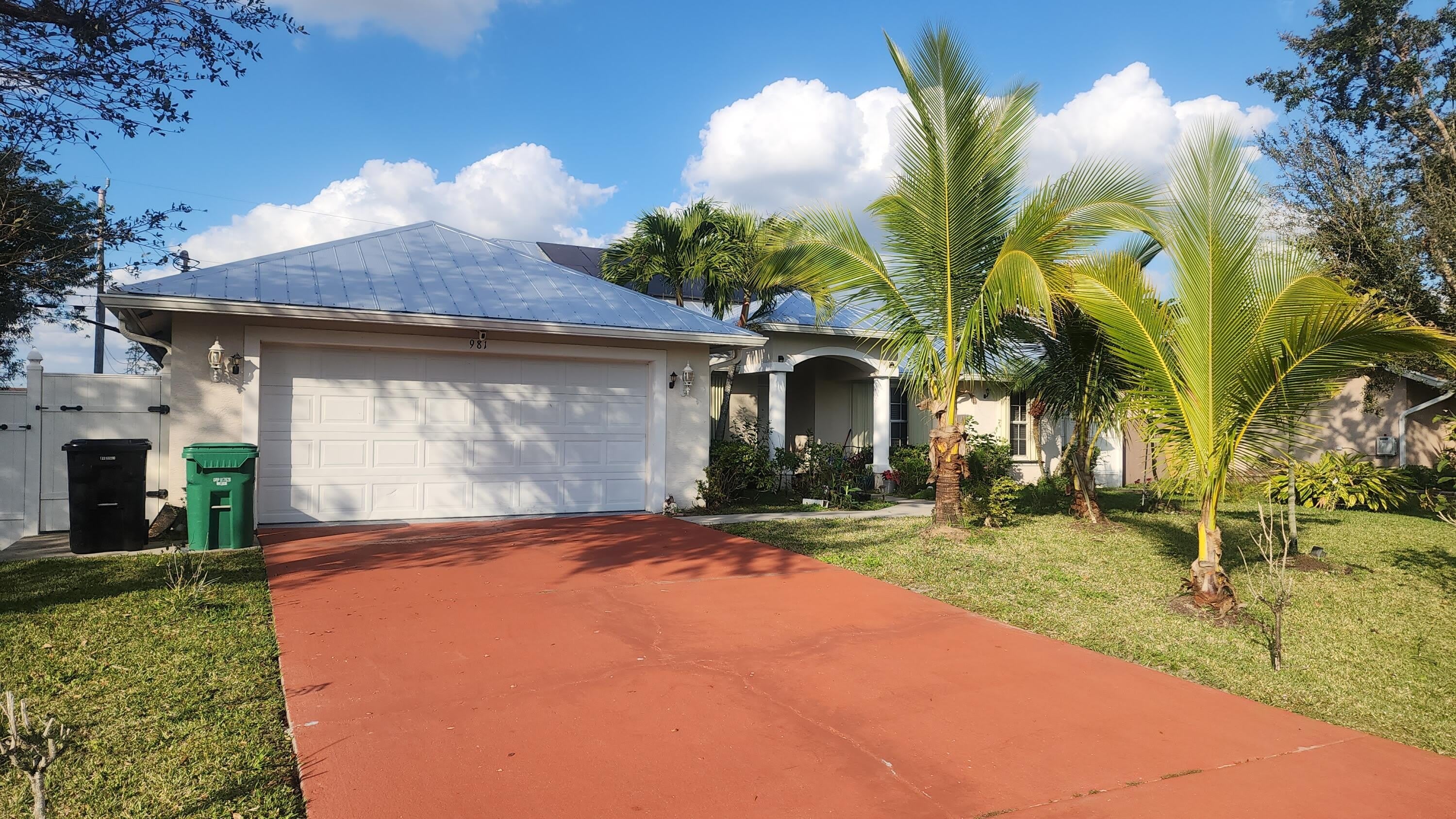 981 SW McCracken Avenue – photo 1