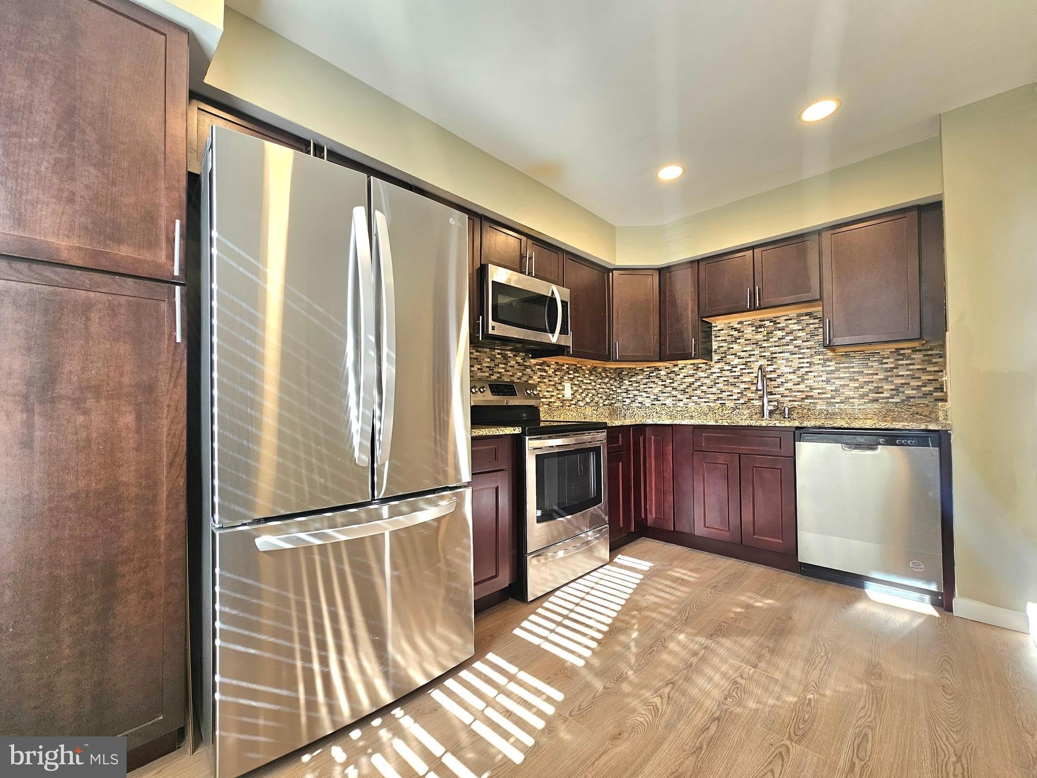 7664 NORTHERN OAKS Court – photo 5