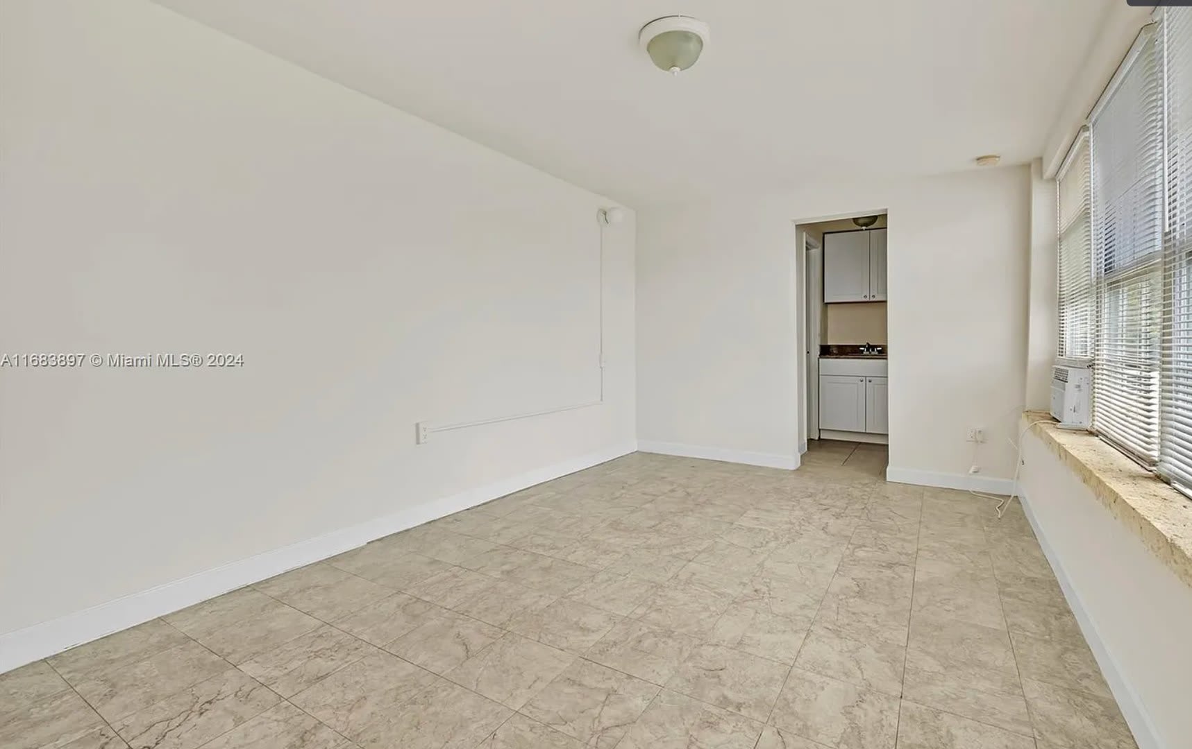 7885 Crespi Blvd – photo 2