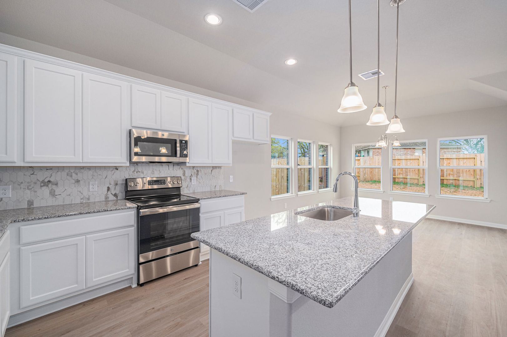 Stunning 4 bedroom home In Lake Conroe Hills – photo 2