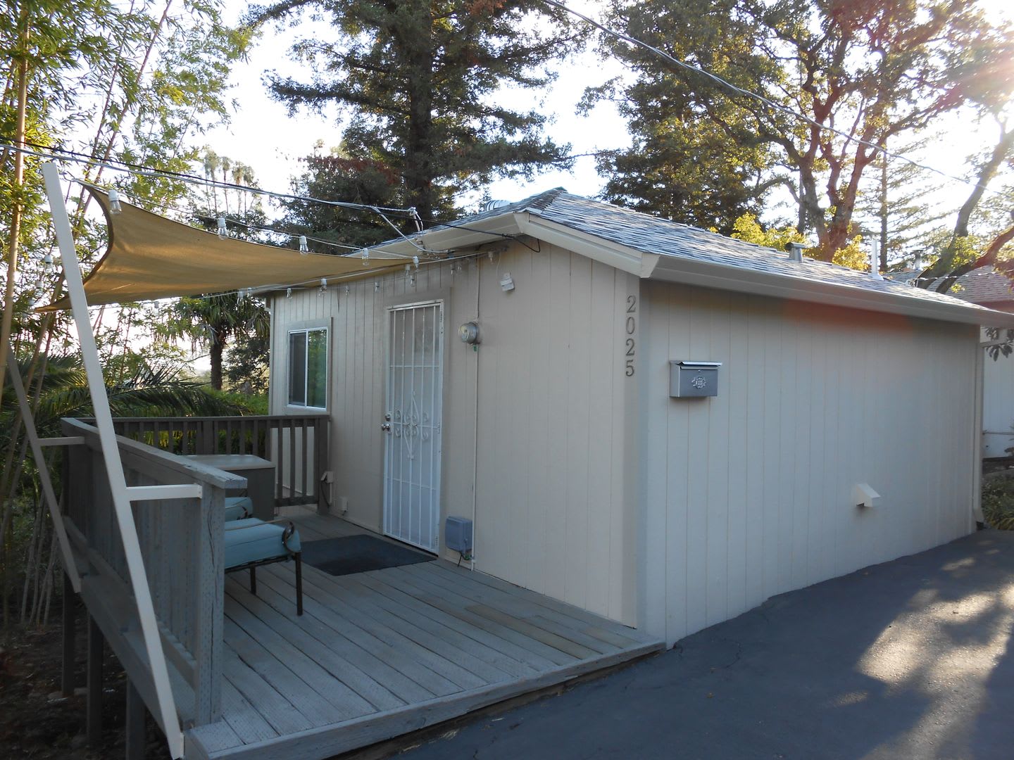 Furnished Studio Available For Move In – photo 1