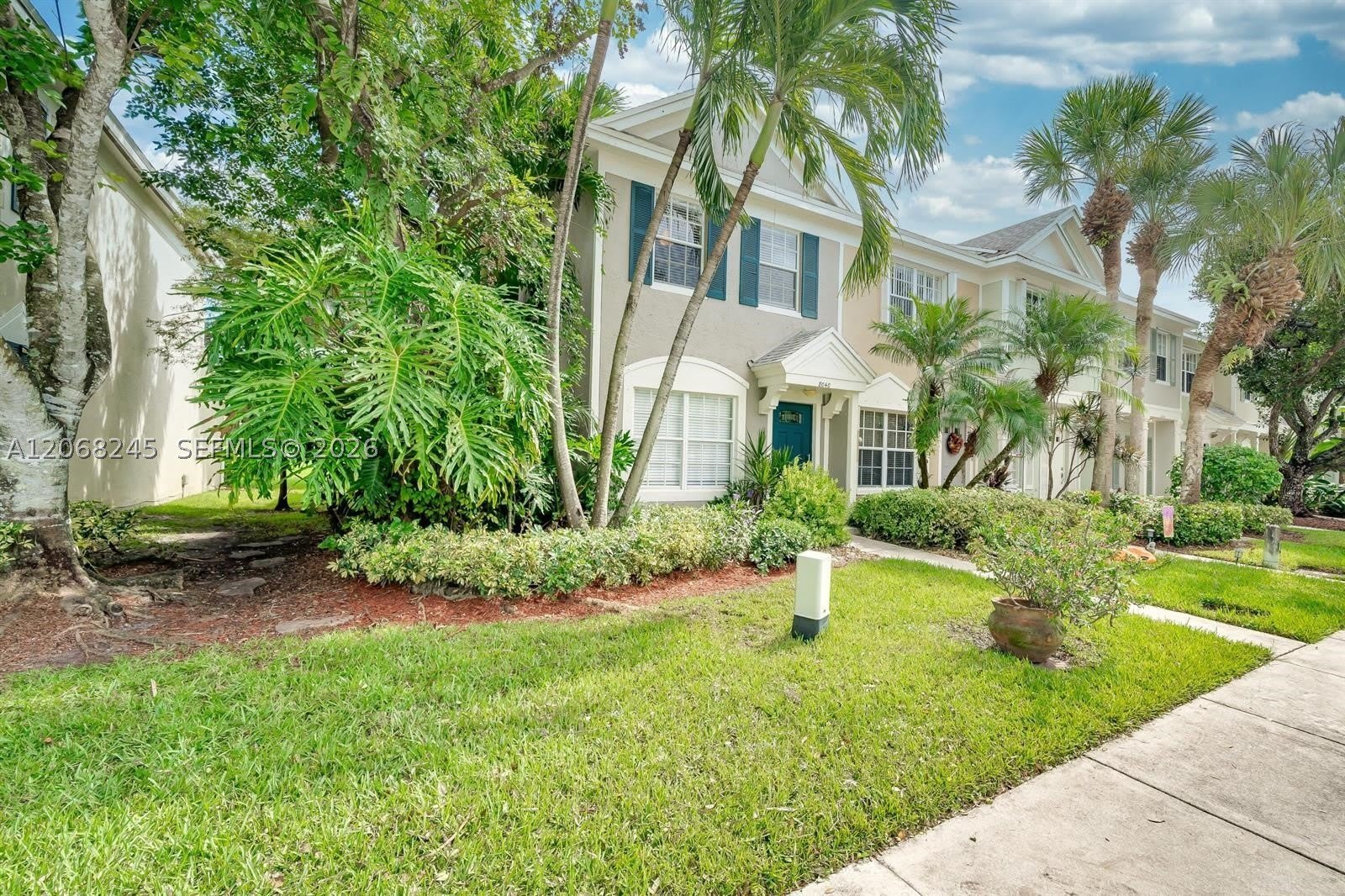 8040 Sanibel Dr – photo 3