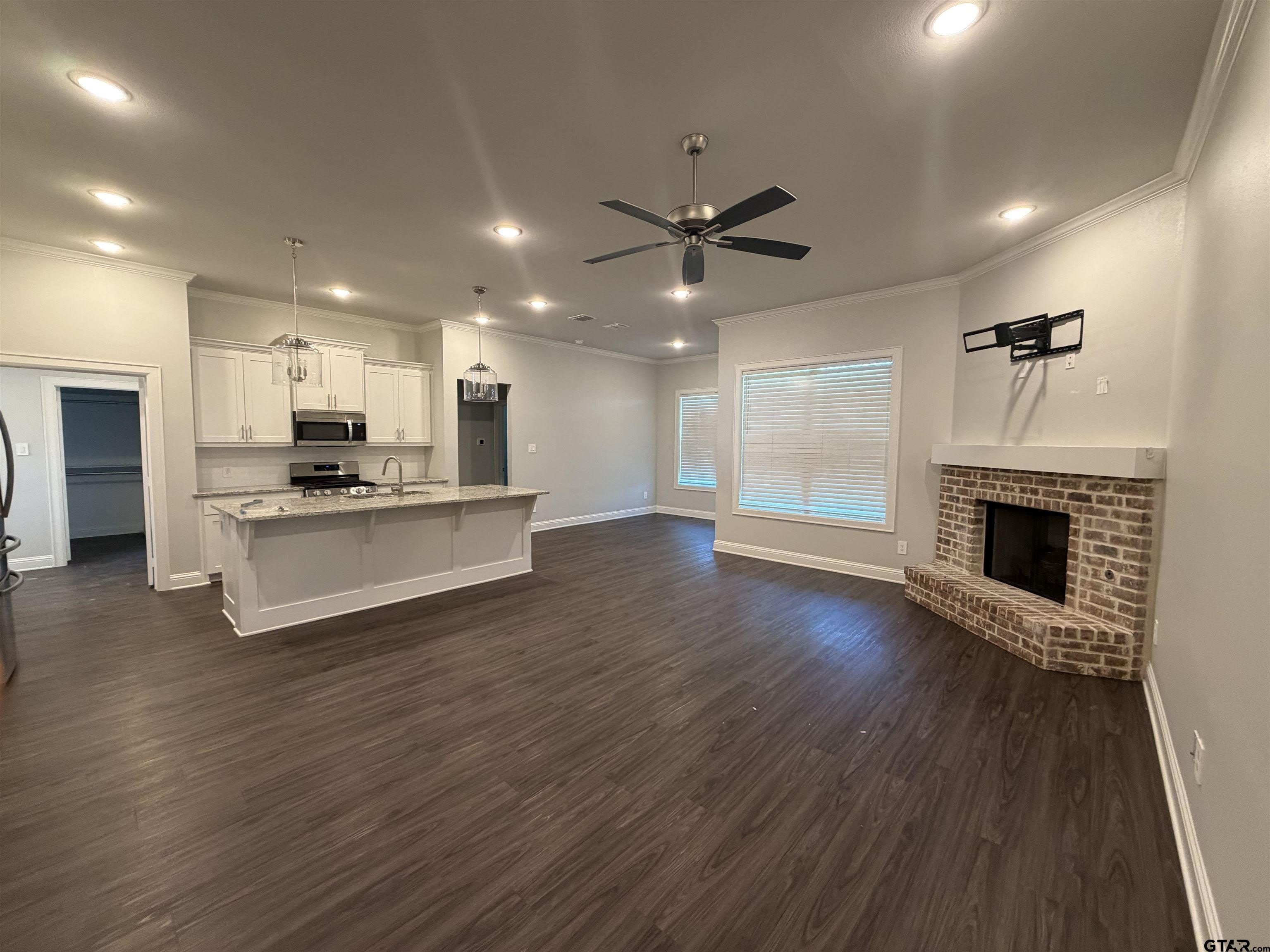 227 Amanda Avenue – photo 2