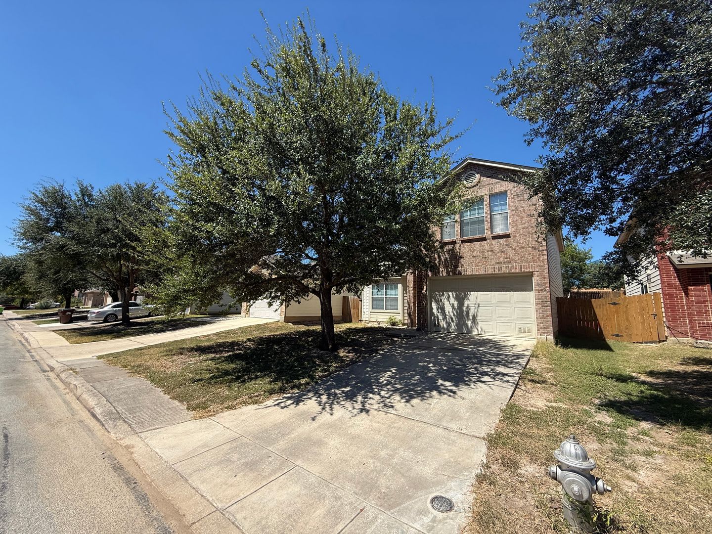 Well kept 4bd 2.5ba in Prime Location – photo 2