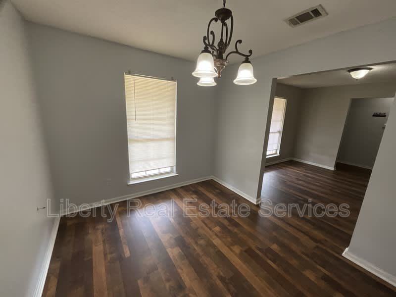 1635 Latham Ct – photo 5