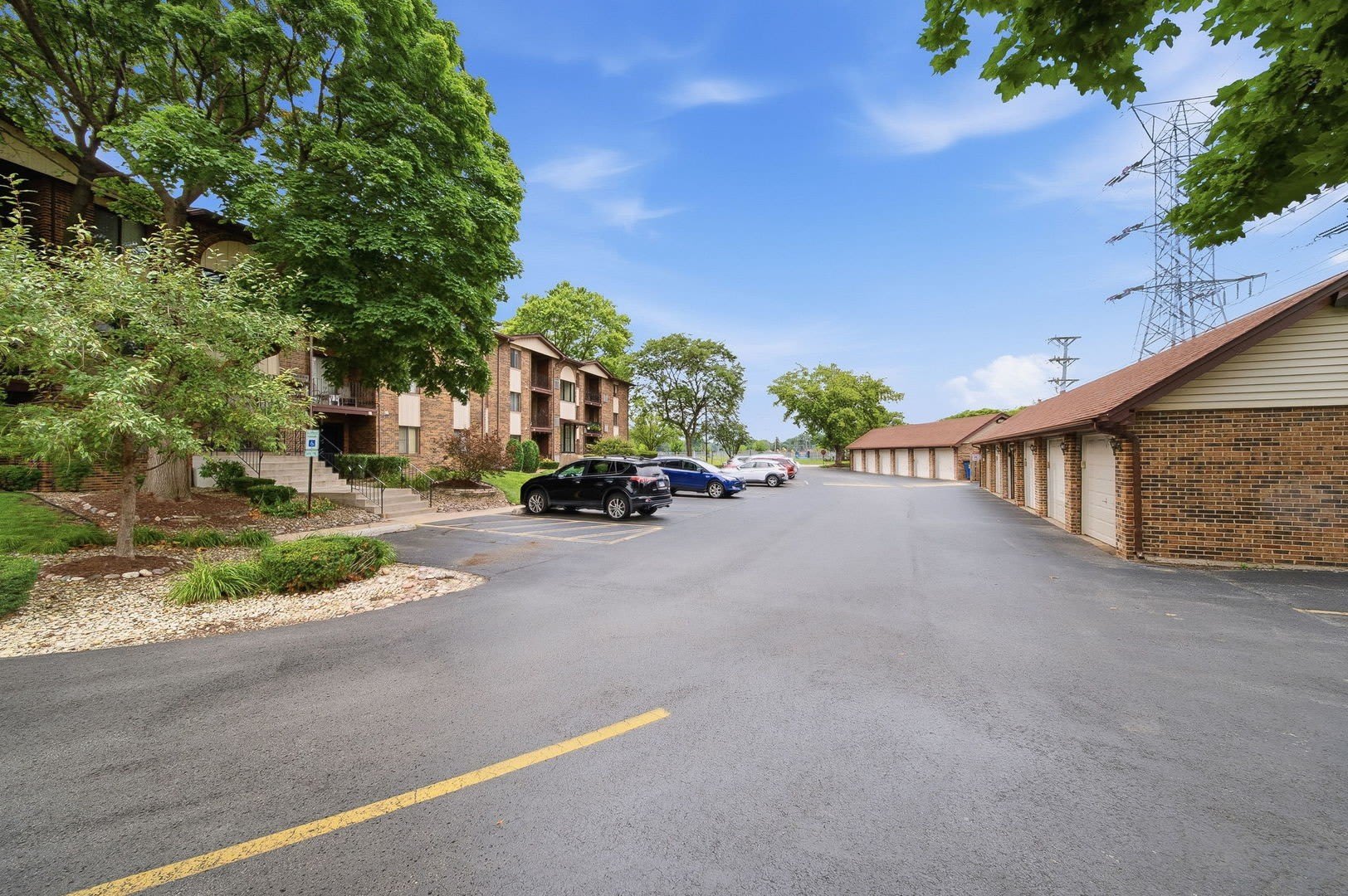 13913 Laramie Avenue – photo 2