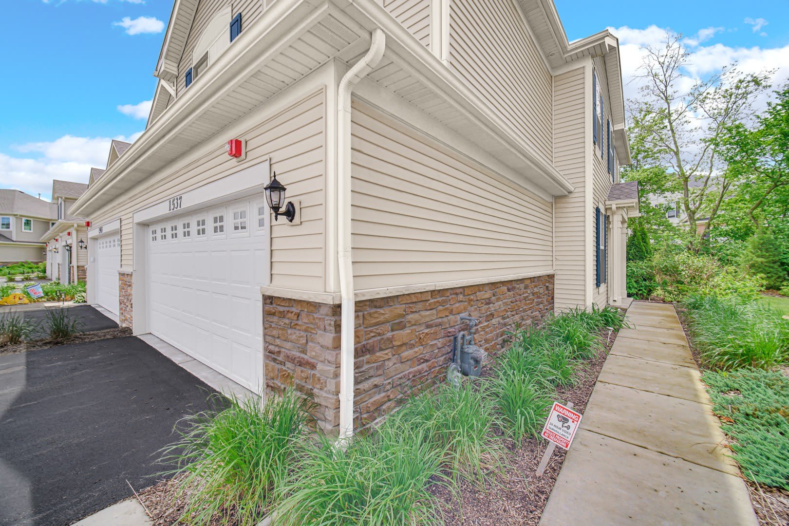 1537 Kraft Avenue – photo 4