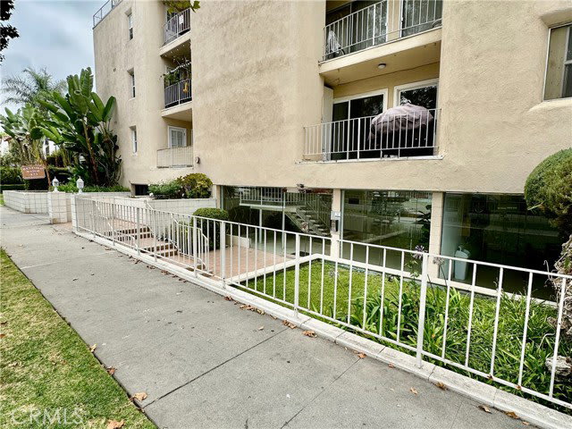 423 Rexford Drive – photo 2