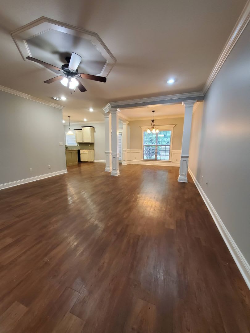 Modern Elegance in the Vineyards: 3-Bedroom Home with Granite Countertops, Wood Floors, and Privacy Fenc – photo 2