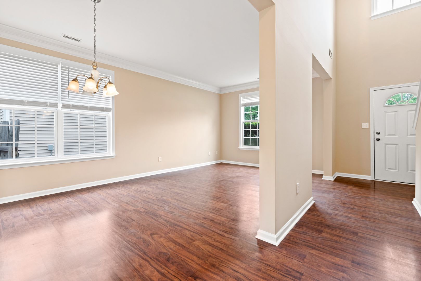 4 Bedroom With Fenced Yard In Great Location – photo 3
