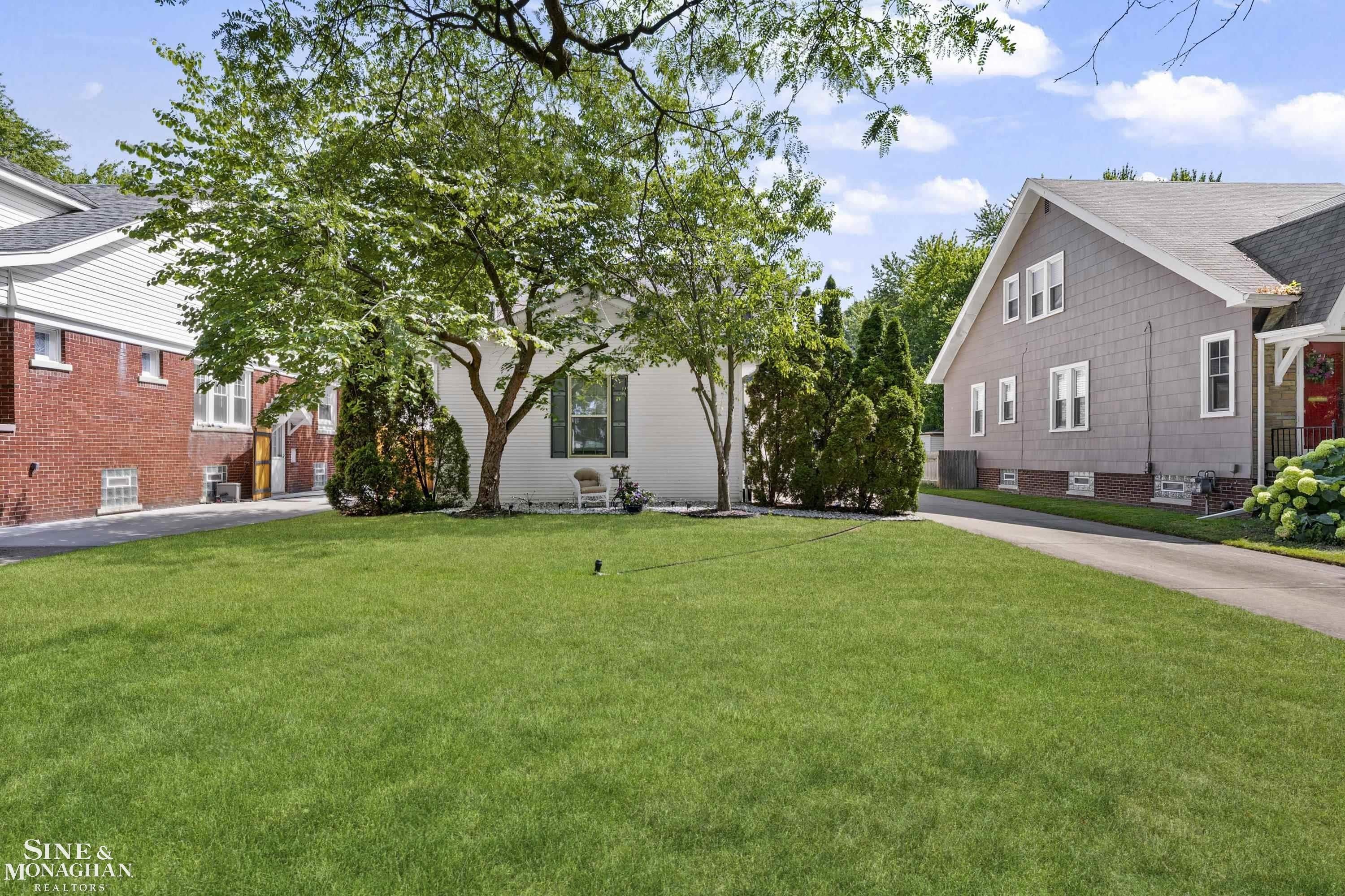 886 St. Clair Avenue – photo 1