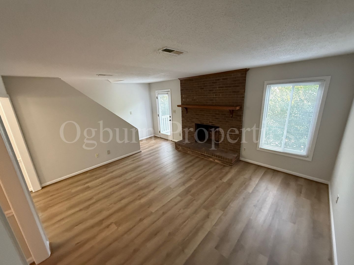 1905 Winding Ridge Ct-2BR/2.5BA-Moss Brook Falls Townhouse!!! – photo 3