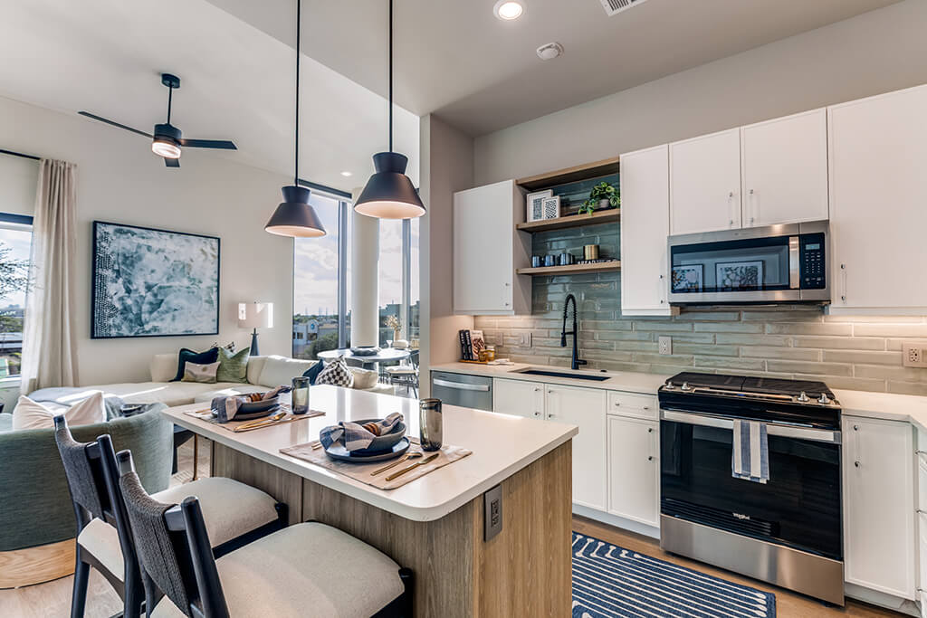 1010 Waugh Apartments – photo 2
