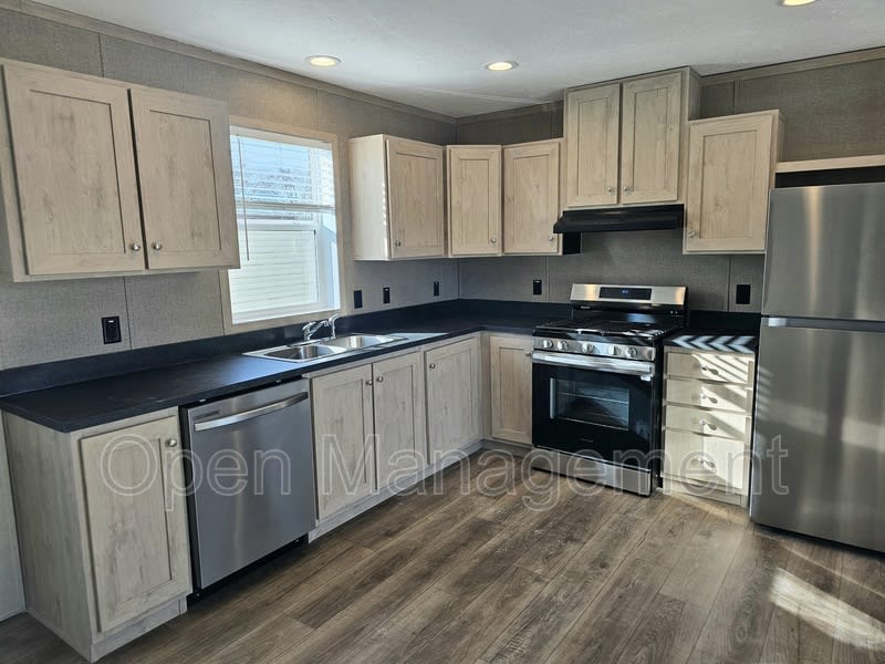 725 S 12th St – photo 3