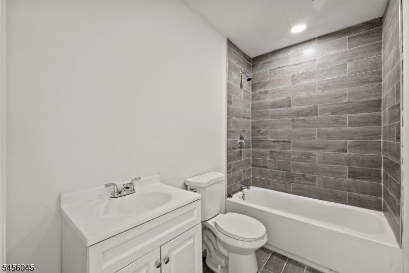 113 Marshall St – photo 4