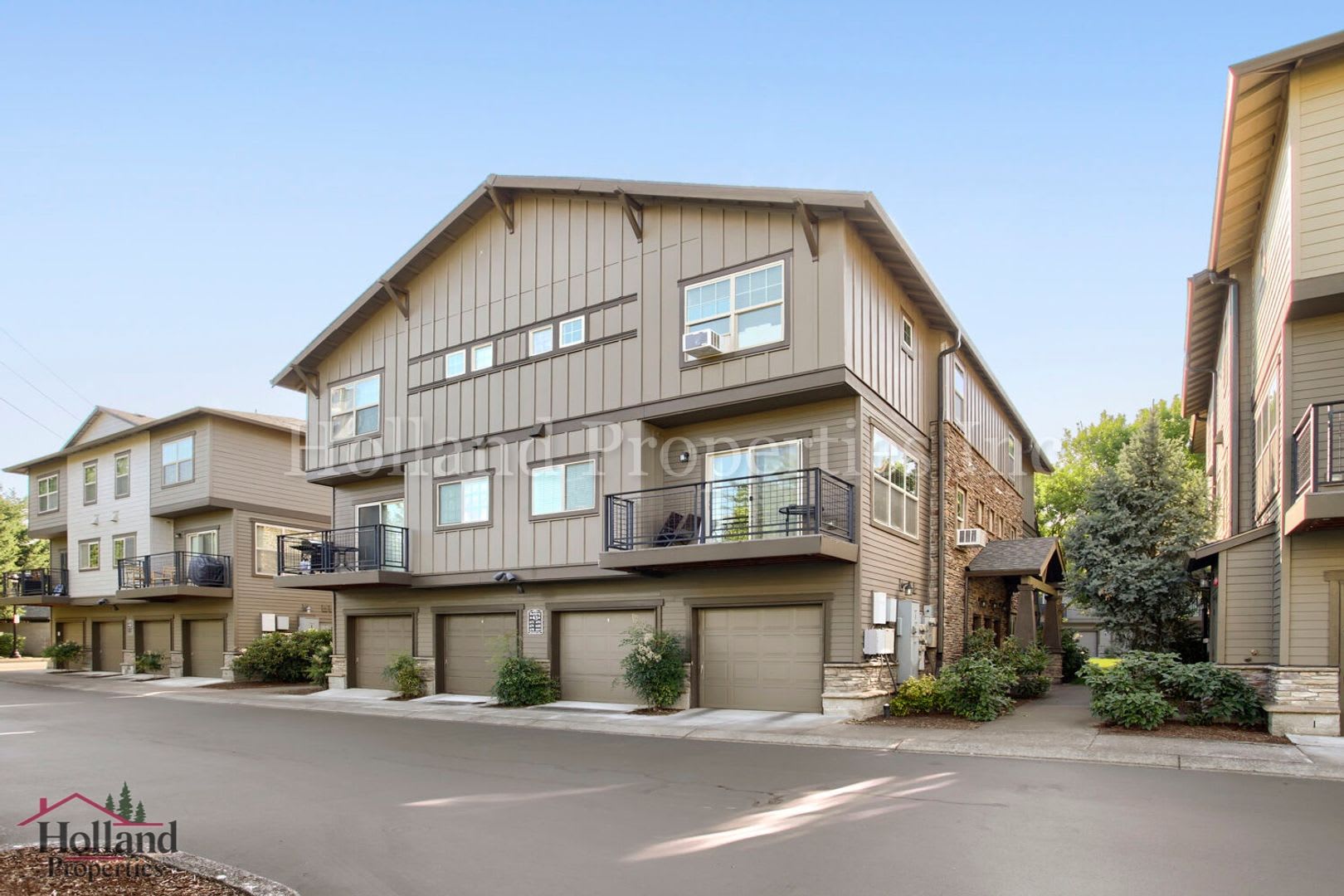 Charming Condo Living in the Heart of Beaverton! – photo 1
