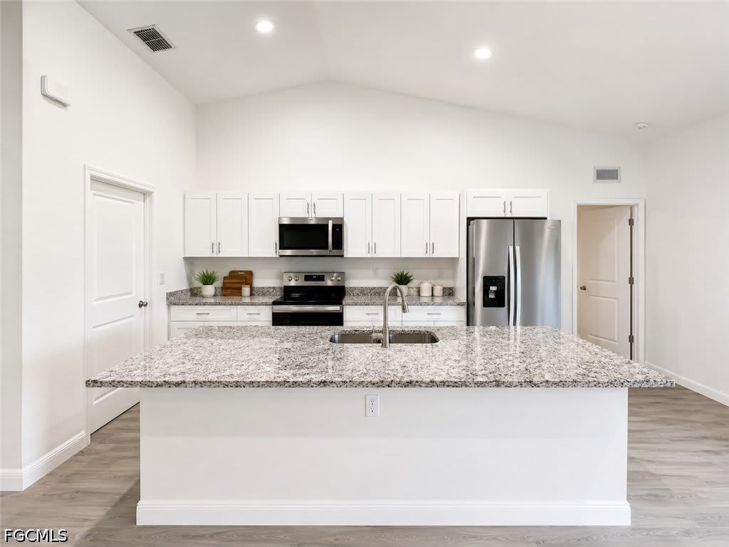 537 GREENBRIAR Boulevard – photo 2
