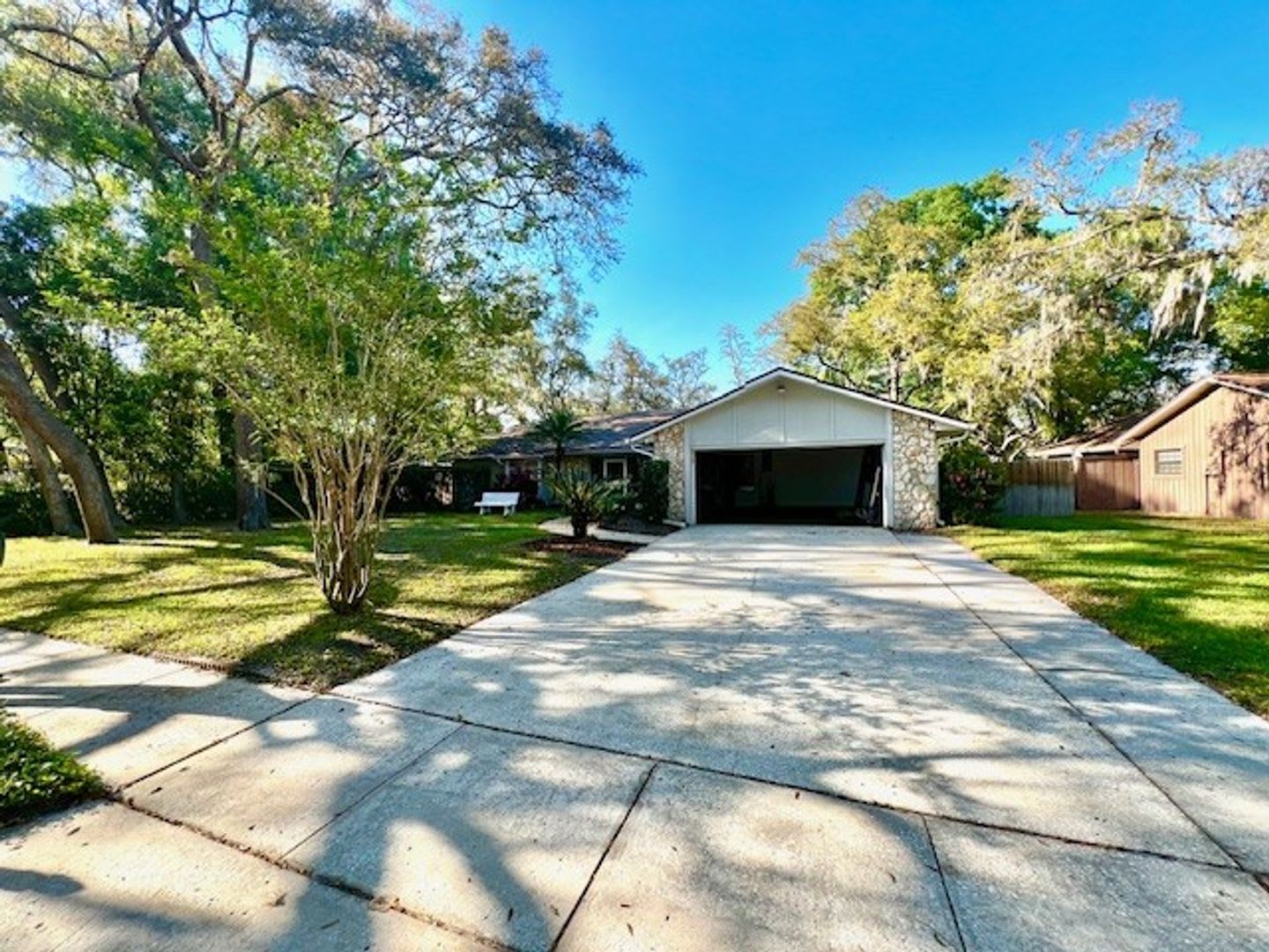 Welcome Home Move In October Beautiful 3X2 With Fenced In Yard 2 Car Garage Lawn Care Included Wonderful Community Boat Ramp – photo 3