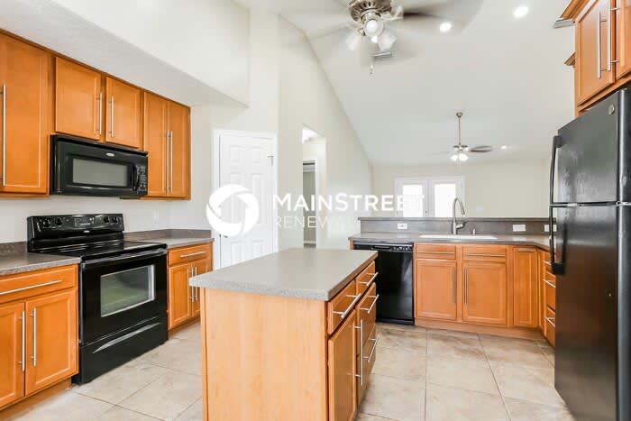 12133 Versailles Street – photo 5