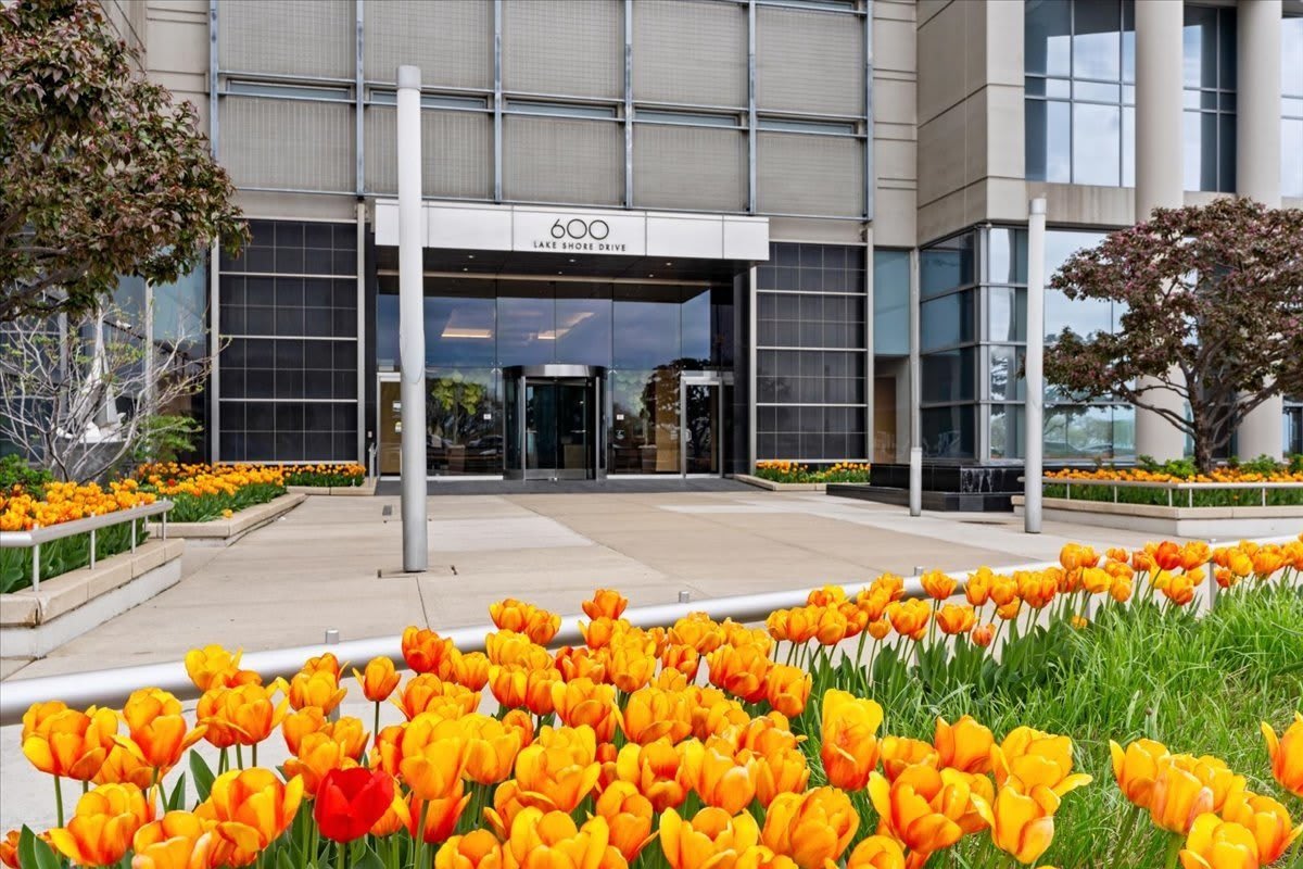 600 N LAKE SHORE Drive – photo 2