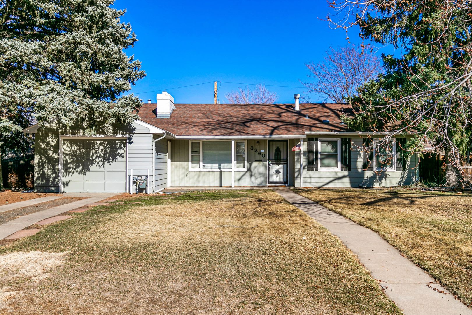 Ranch stye home in University Hills, with garage! – photo 1