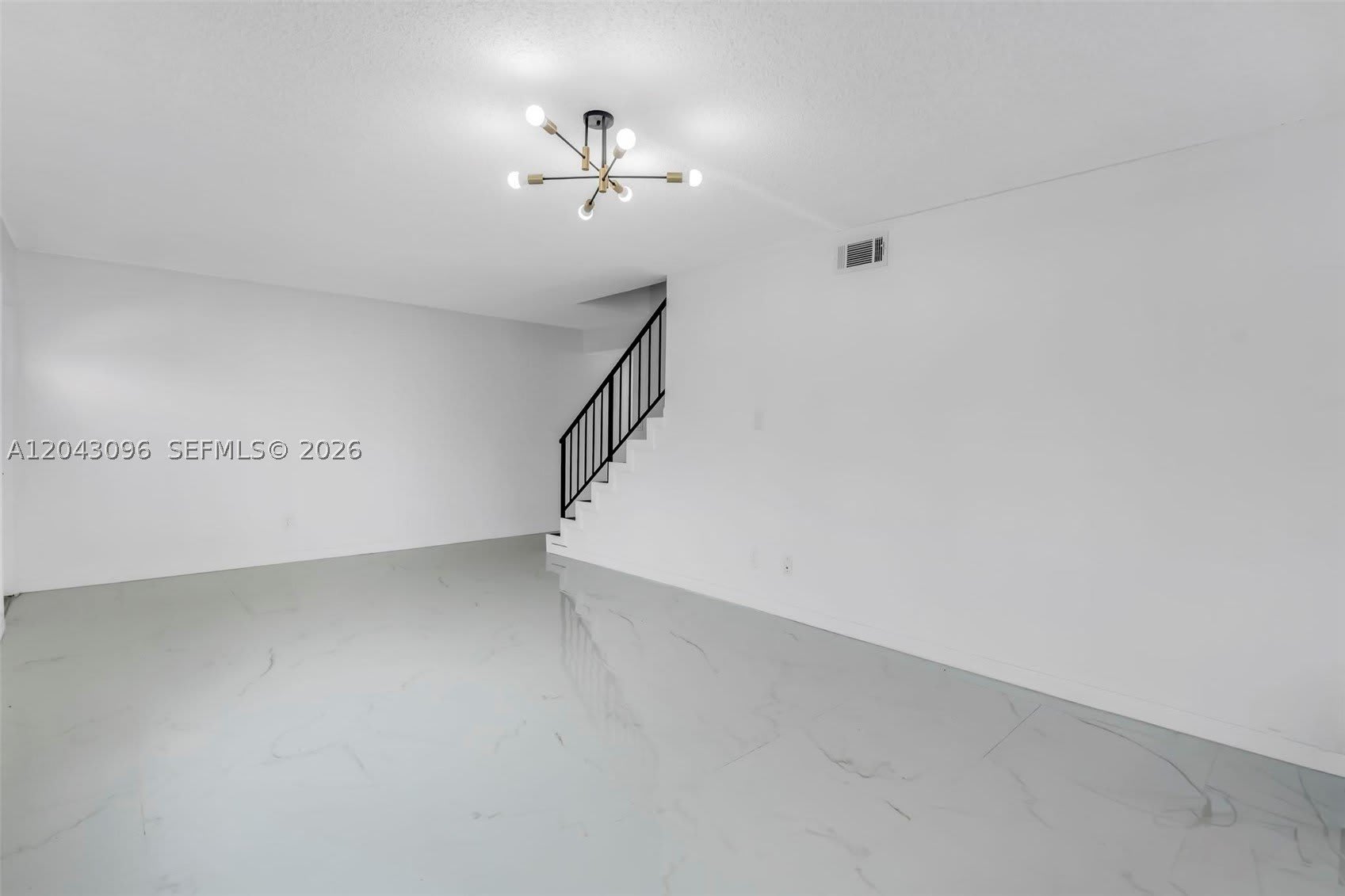 22 Canterbury Ln – photo 3