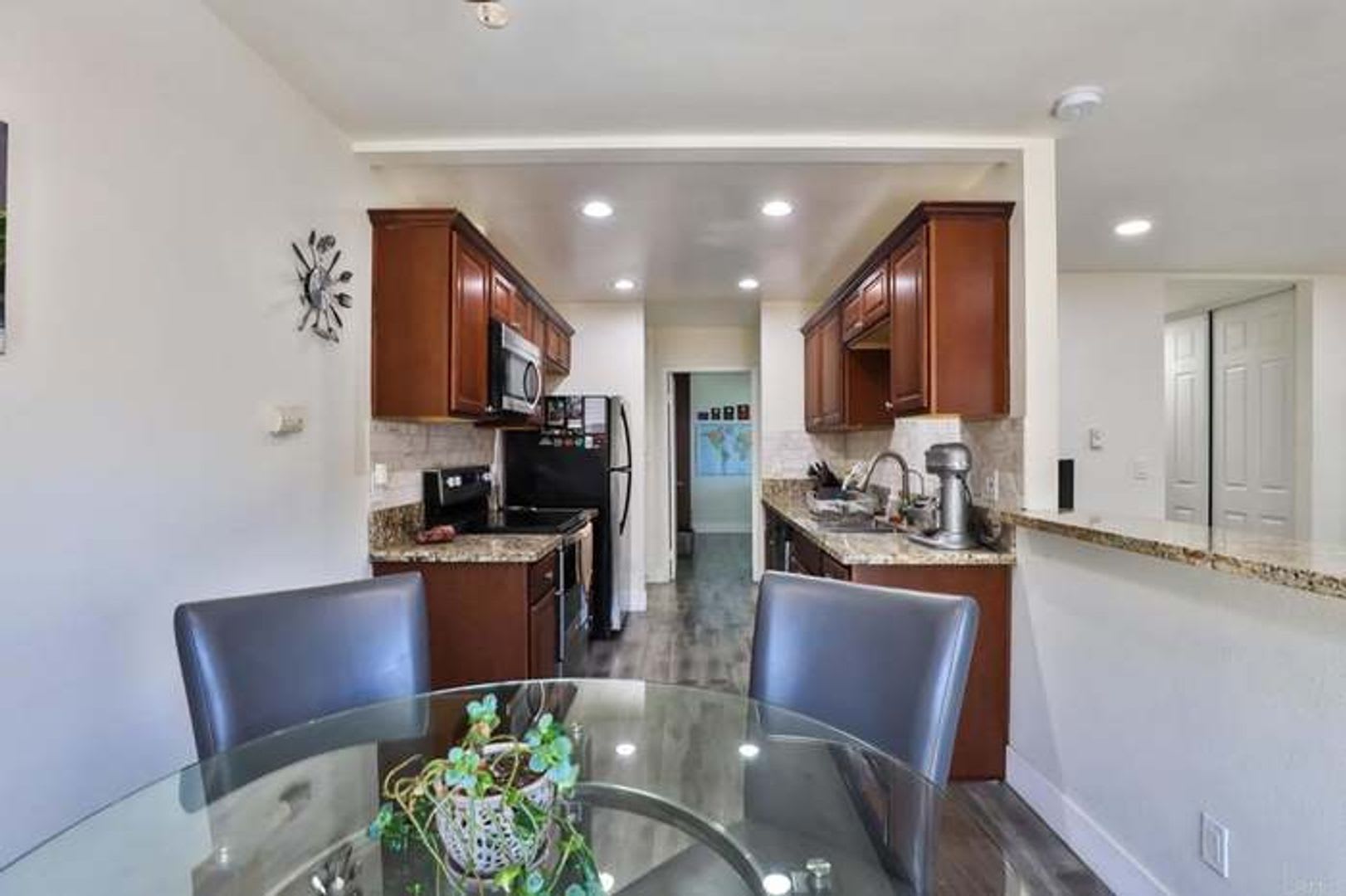 Sunny & Spacious 3BR Condo – Minutes from the Beach – photo 4